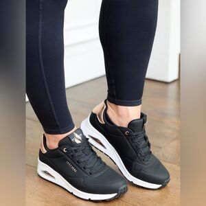 Skechers Women's Black and White Athletic Athleisure Sneakers Sz8?